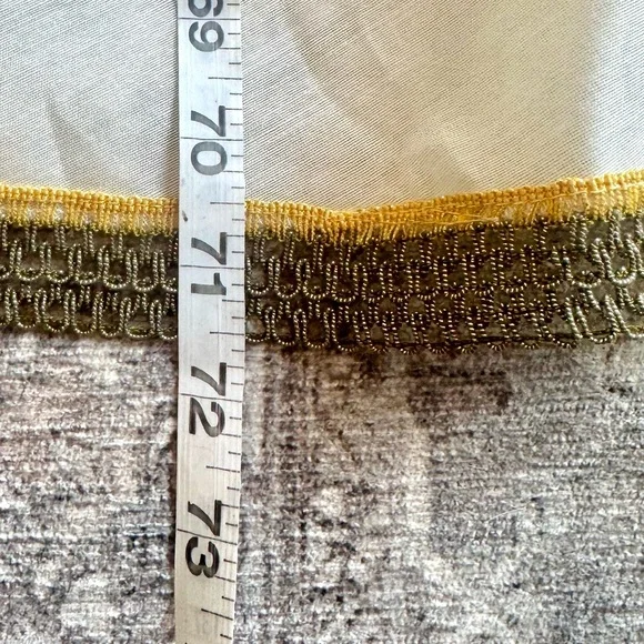 Vintage floral embroidered cream round tablecloth gold accent fringed 71.5” - Picture 6 of 9